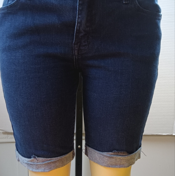 Women’s  Bermuda Shorts - Picture 2 of 5